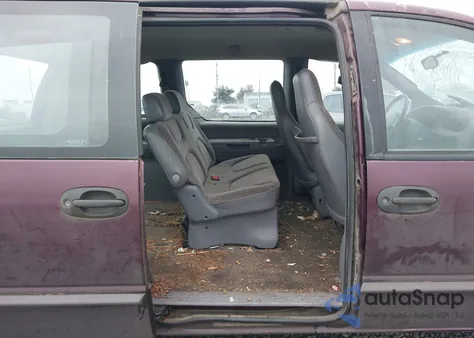 1999 Plymouth Voyager z USA, uszkodzony, nr VIN 2P4FP25B2XR114458